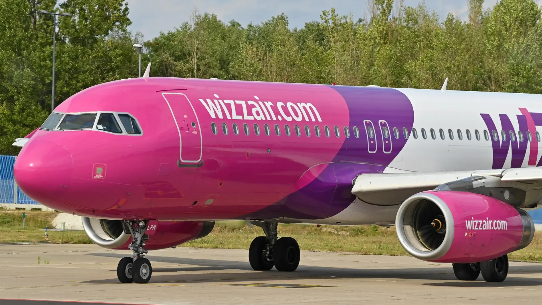 Economía.- Wizz Air suspende actividad en Abu Dhabi desde septiembre para controlar costes y ante desafíos regionales