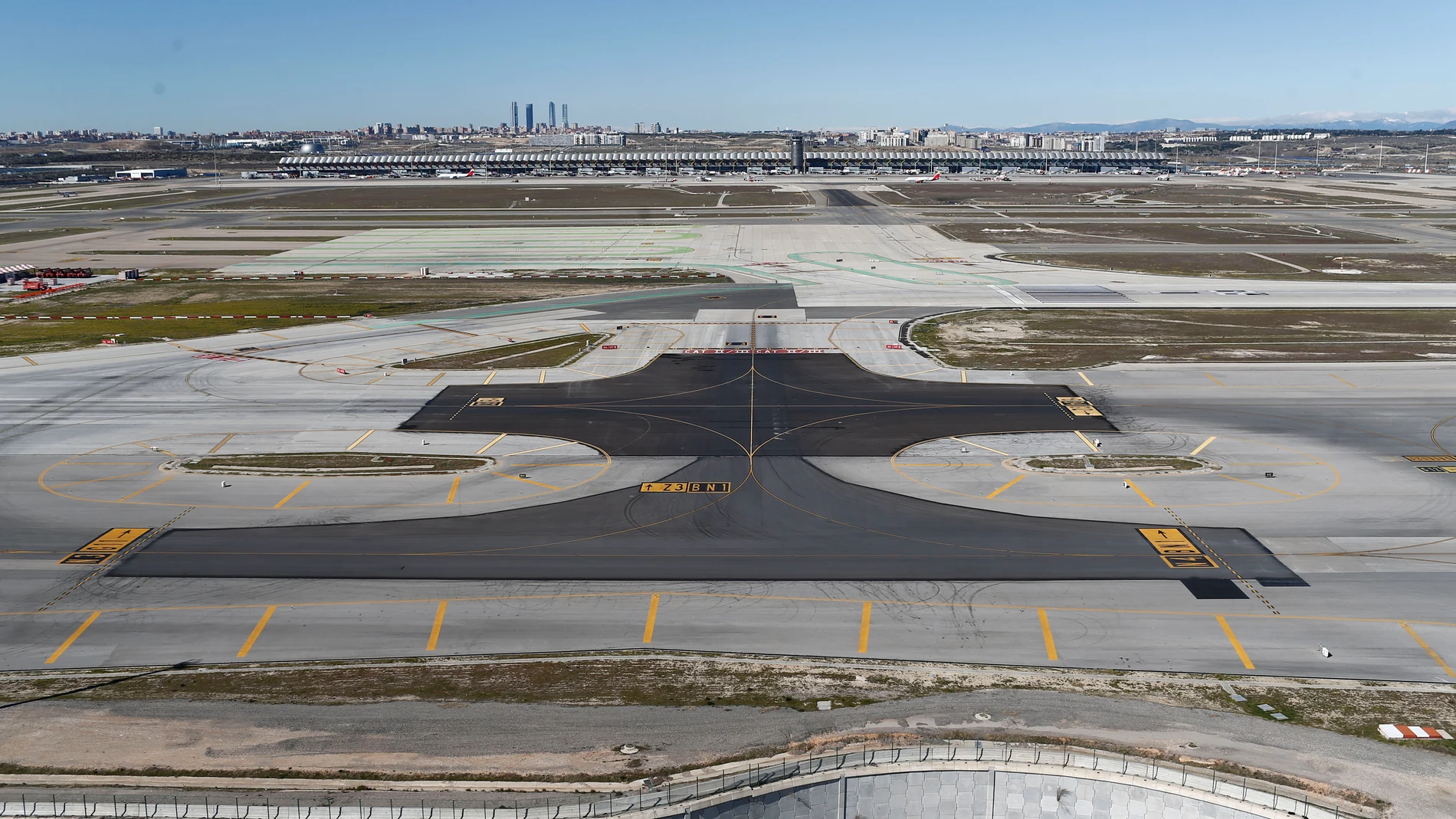 (Foto de ARCHIVO) Aeropuerto de Barajas, pista de despegue y aterrizaje vistas, vistas del aeropuerto, EUROPA PRESS 20/04/2016