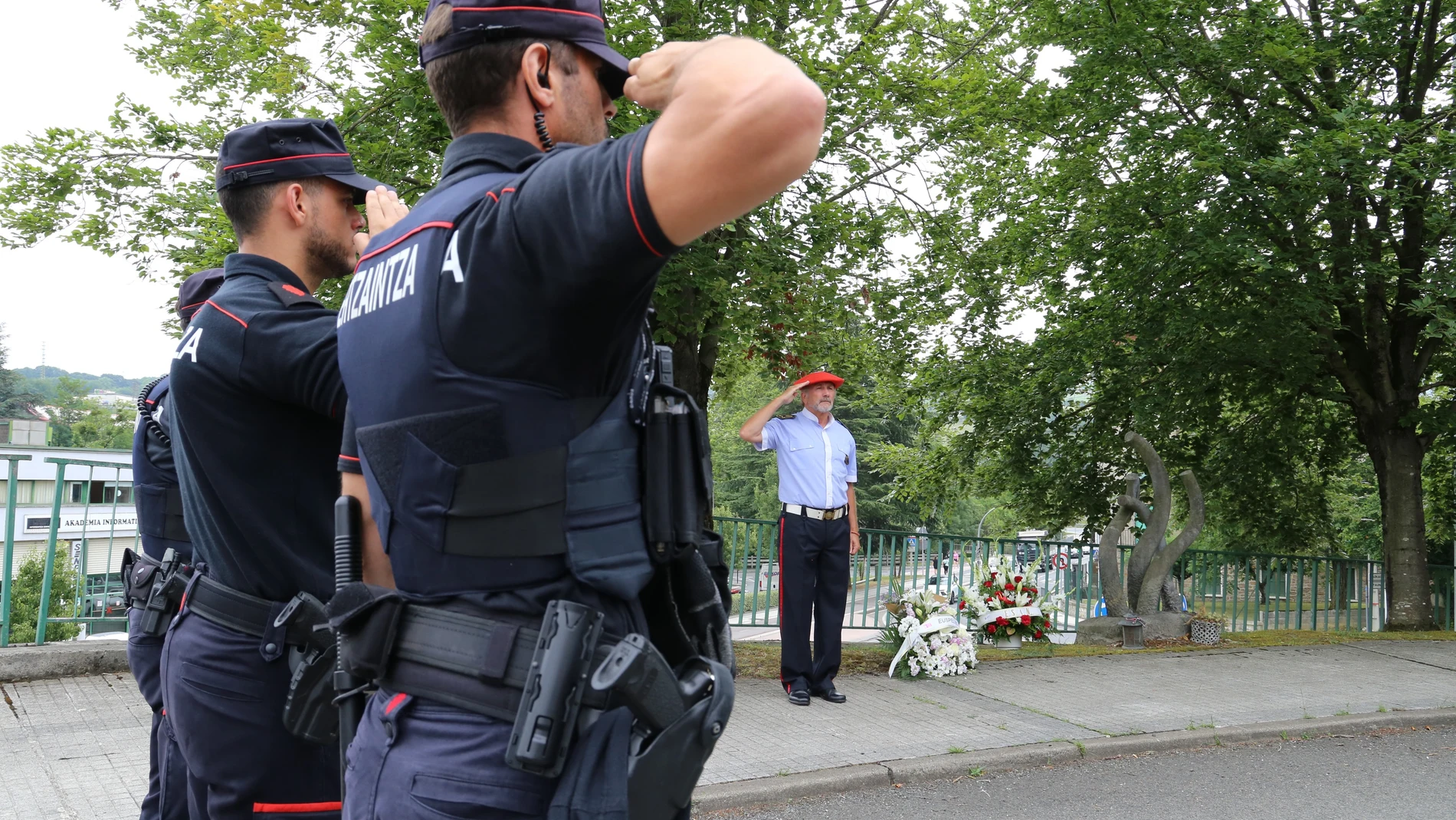 La Ertzaintza homenajea a Mikel Uribe, subcomisario asesinado por ETA en Leaburu (Gipuzkoa) en 2001 REMITIDA / HANDOUT por ERTZAINTZA Fotografía remitida a medios de comunicación exclusivamente para ilustrar la noticia a la que hace referencia la imagen, y citando la procedencia de la imagen en la firma 14/07/2025