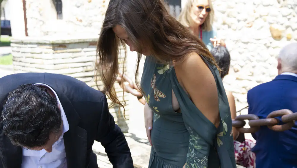 María Pombo luciendo tripita premamá