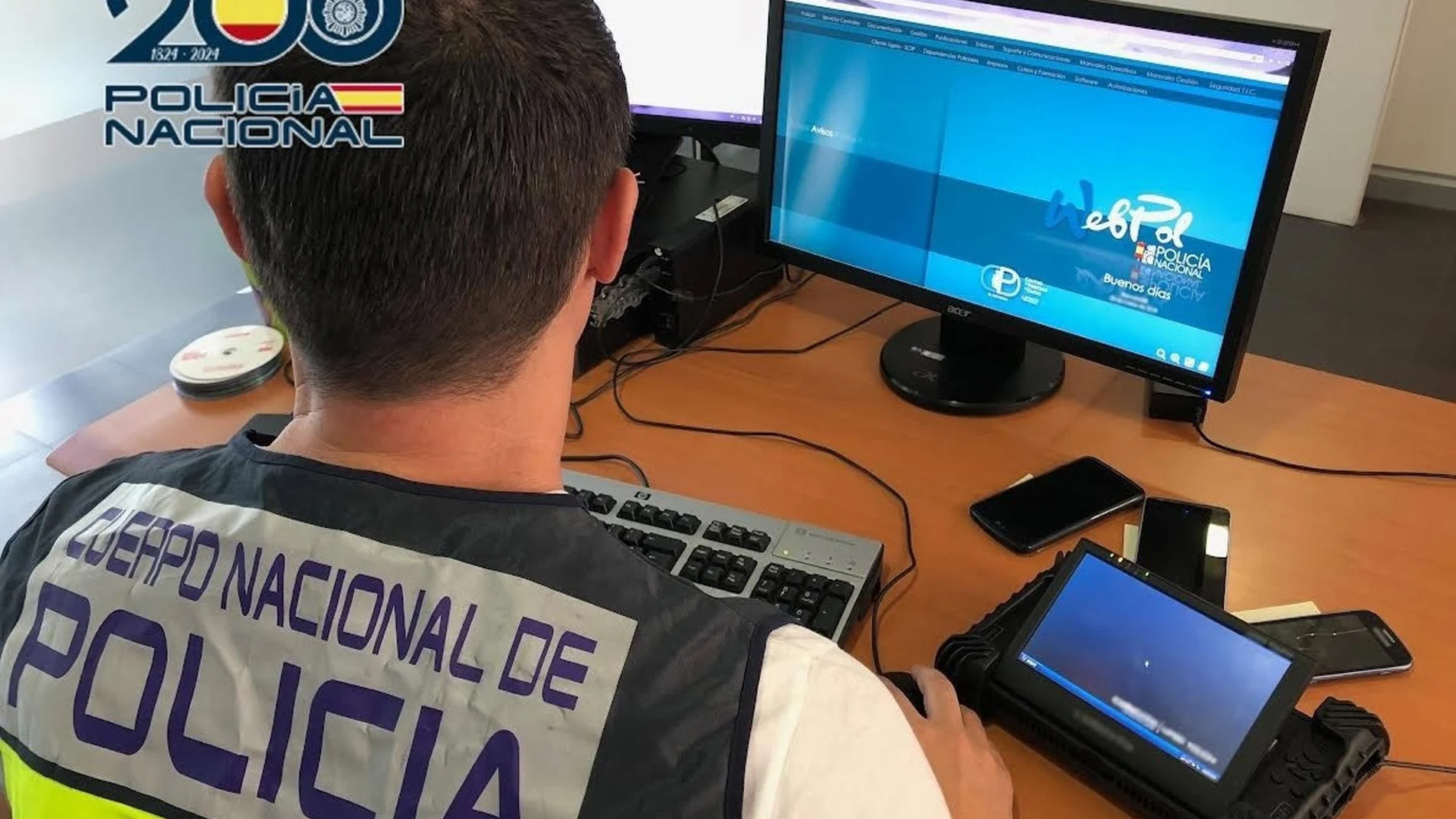 Sucesos.-Cae un grupo acusado de estafar casi un millón de euros suplantando entidades bancarias con 19 detenidos