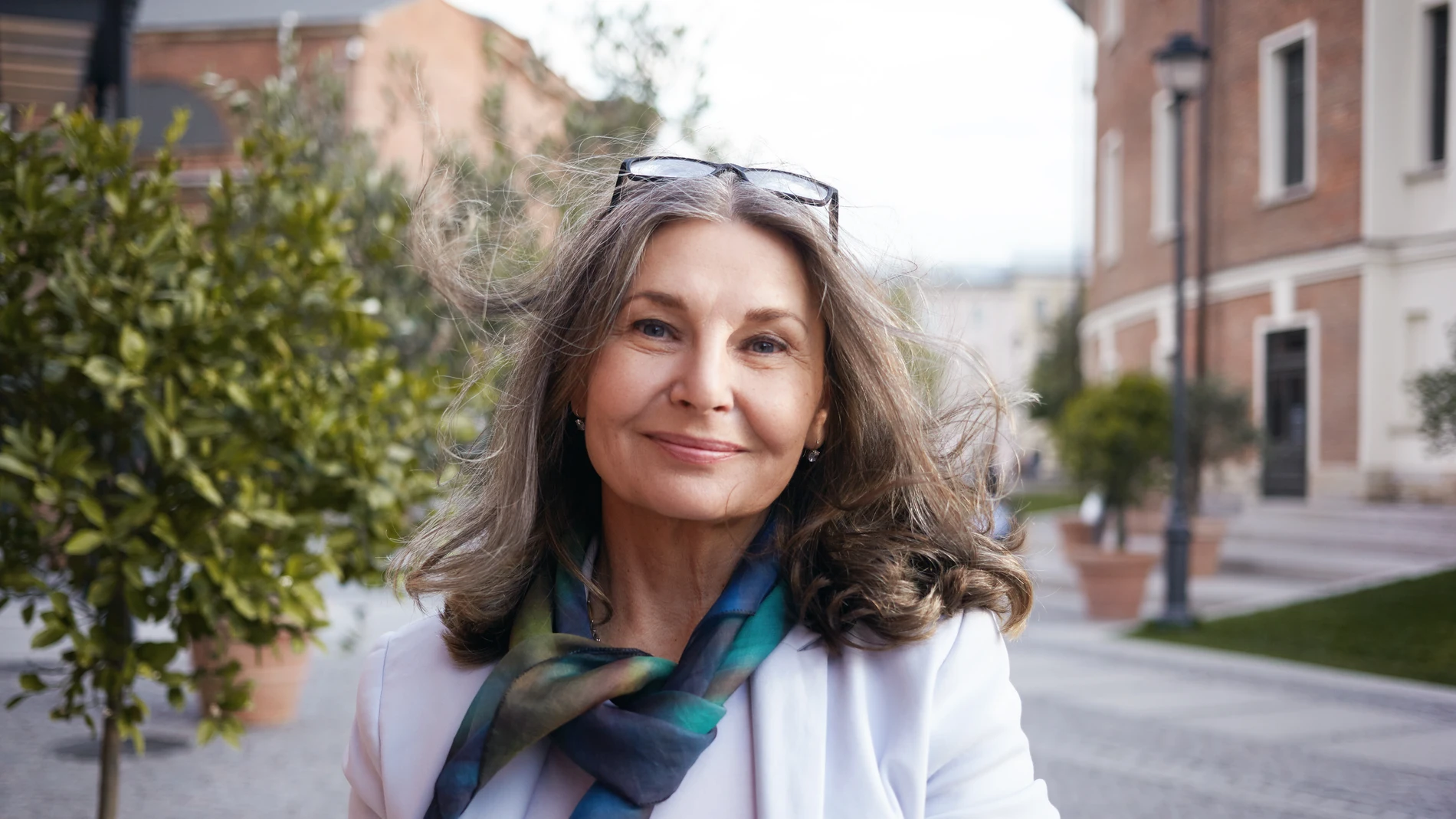 Mujer mayor de 50 años senior menopausia