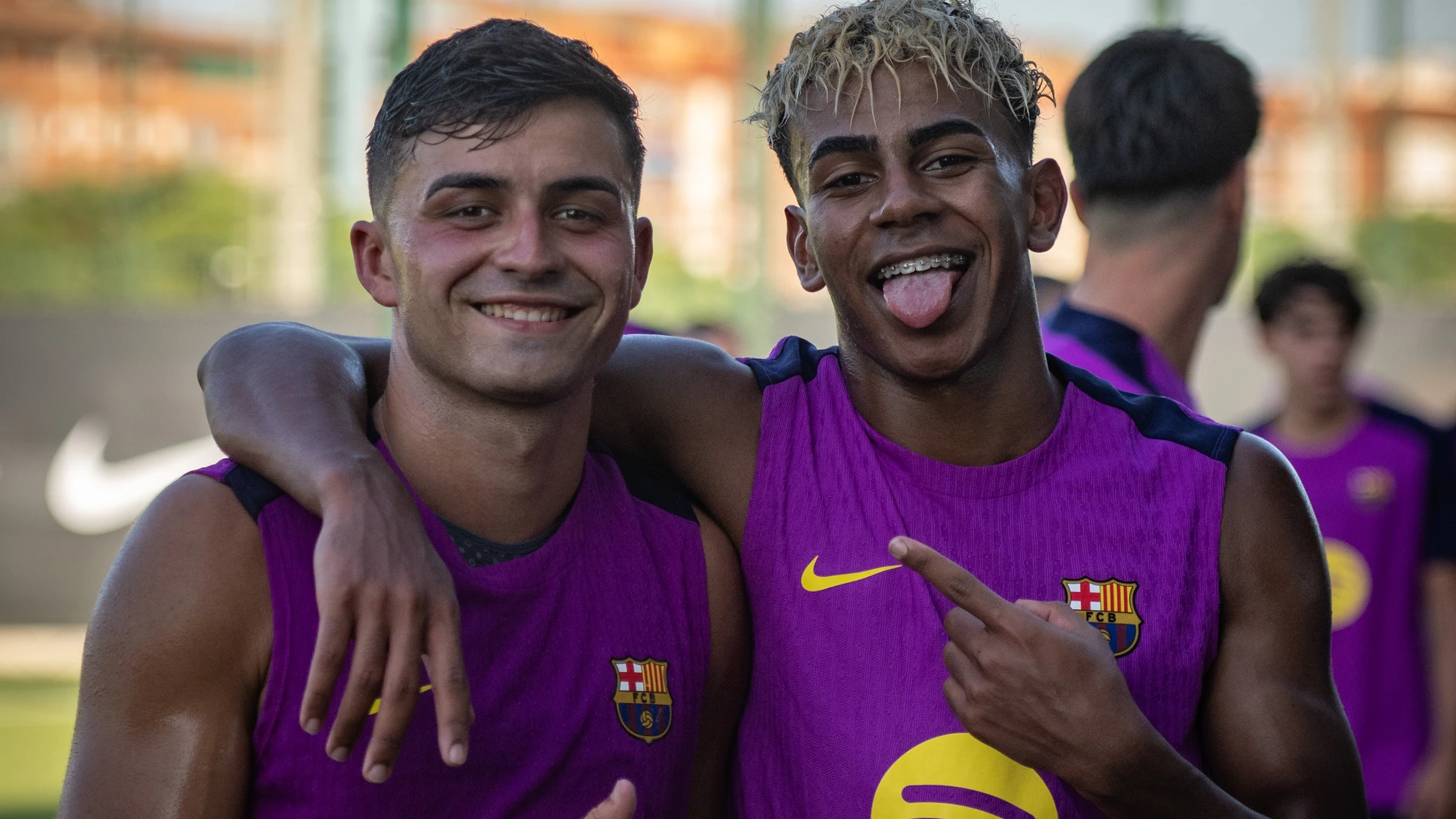 GRAFCAT535. BARCELONA, 14/07/2025.- Los jugadores del FC Barcelona Pedri y Lamine Yamal durante la primera sesión de entrenamientos de la pretemporada, que el club azulgrana realizado este lunes. EFE/Marc Graupera/FC Barcelona ***SÓLO USO EDITORIAL/SOLO USO PERMITIDO PARA ILUSTRAR LA NOTICIA QUE APARECE EN EL PIE DE FOTO*** (CRÉDITO OBLIGATORIO)