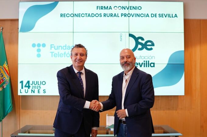 El presidente de la Diputación de Sevilla y de Inpro, Javier Fernández, y el responsable de Relaciones Institucionales de Fundación Telefónica, Joan Cruz