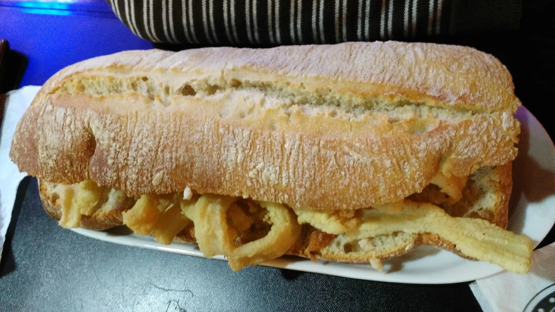 Esto son los bocatas XXL que estabas buscando para el verano, se venden en este bar de Cantabria