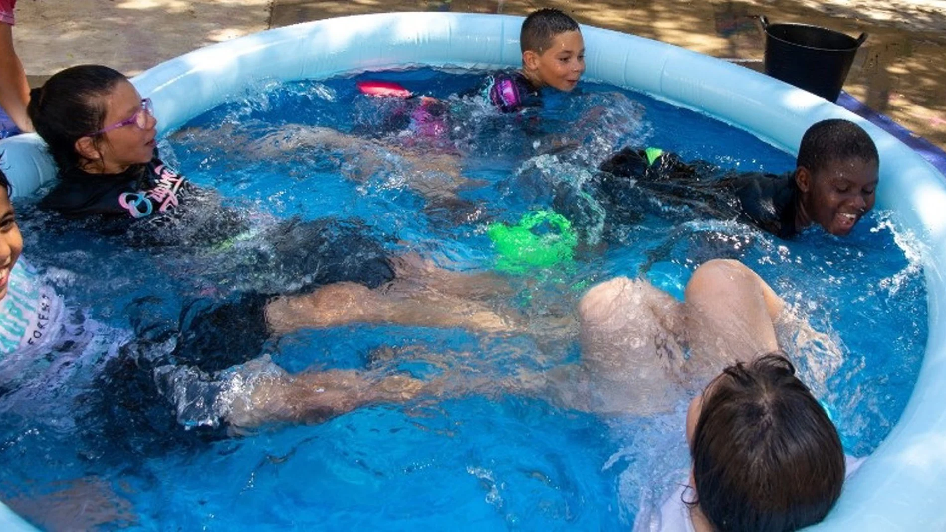 Canarias, Andalucía y C. Valenciana, las CCAA con más familias que no se pueden permitir unas vacaciones