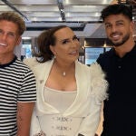 Benita junto a su novio Santi y su amigo Tony