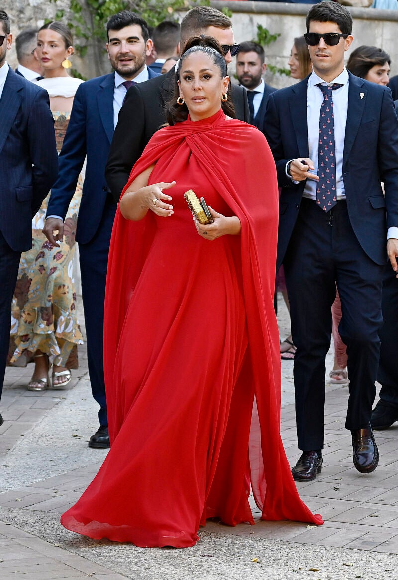 Anabel Pantoja con vestido de invitada.