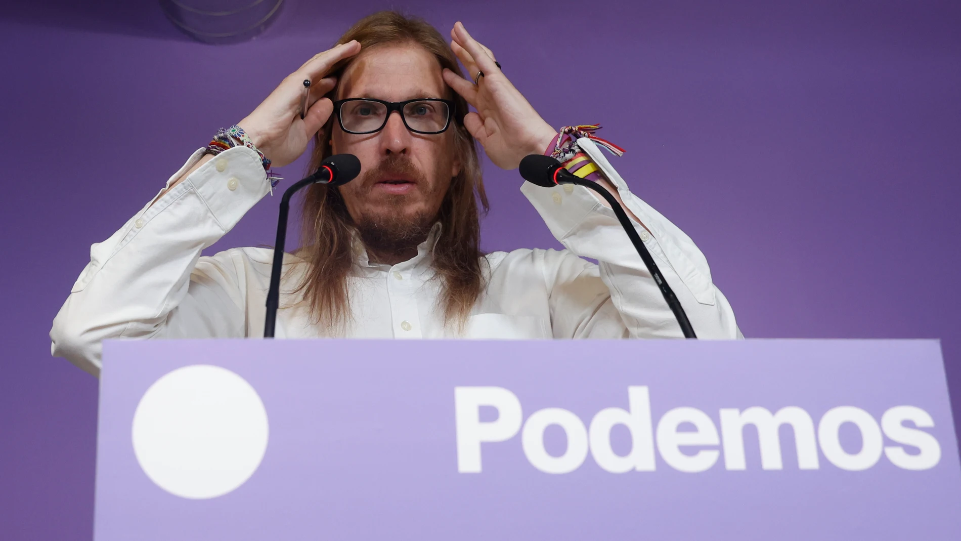 MADRID, 14/07/2025.- El portavoz de Podemos, Pablo Fernández, durante la rueda de prensa que ha ofrecido este lunes en la sede del partido, en Madrid. EFE/ Mario Morón