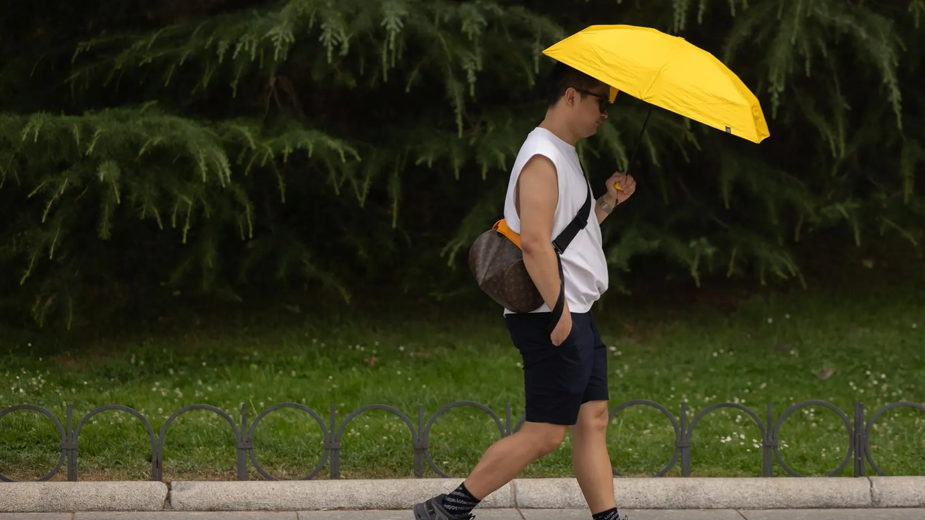 La semana empieza con tiempo estable, tormentas en extremo norte y calor hasta el viernes con 42ºC en sur peninsular