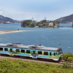 Así son los trenes turísticos que conquistan el verano gallego y para los que ya casi no quedan billetes