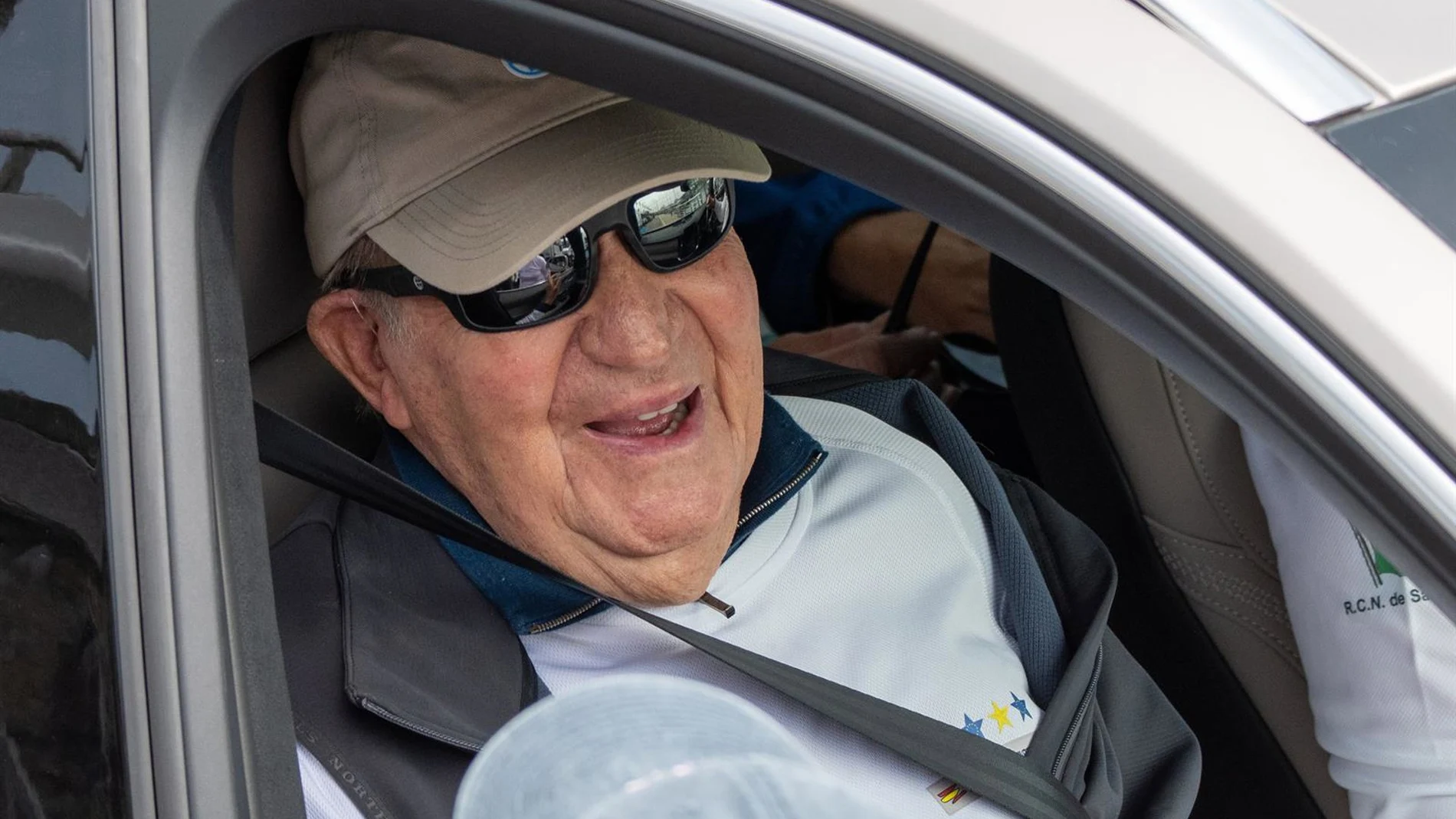 El Rey Juan Carlos abandona Sanxenxo sin ver a la Princesa Leonor