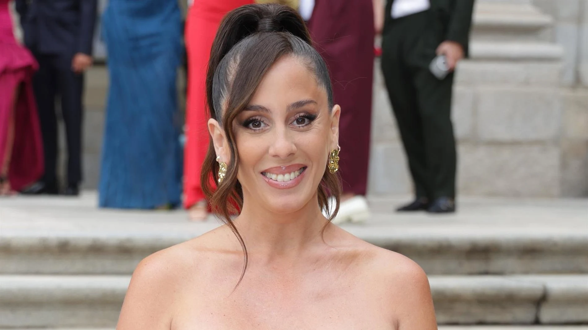 Anabel Pantoja celebra por adelantado su 39 cumpleaños. Fiesta con amigos y una tarta con su hija Alma como protagonista