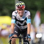 Enric Mas entra en meta en la etapa décima del Tour 2025