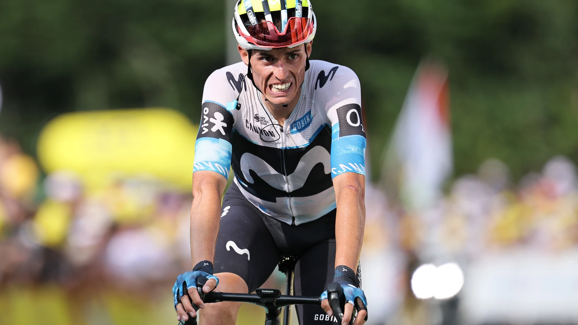 (France), 14/07/2025.- Spanish rider Enric Mas of Movistar Team in action during the 10th stage of the Tour de France cycling race over 165.3km from Ennezat to Le Mont Dore Puy de Sancy, France, 14 July 2025. (Ciclismo, Francia) EFE/EPA/Christophe Petit Tesson