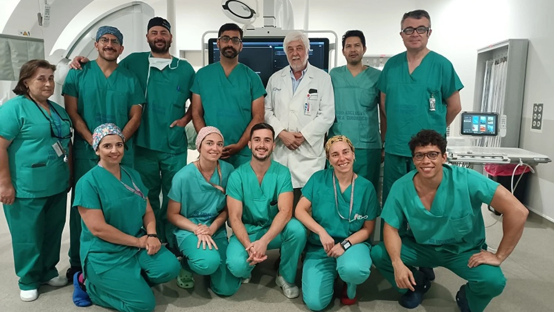 Equipo de cirugía y enfermería que participo en la intervención