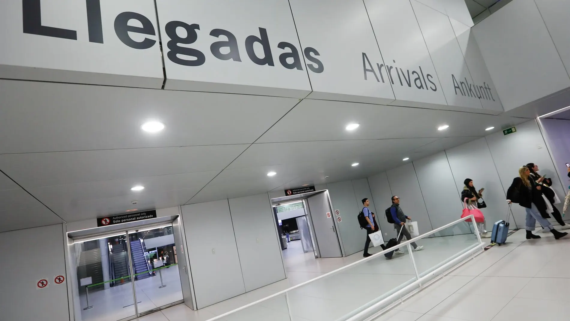 MURCIA.-El Aeropuerto Internacional de Murcia registra más de 400.000 pasajeros durante el primer semestre y crece un 1,7%