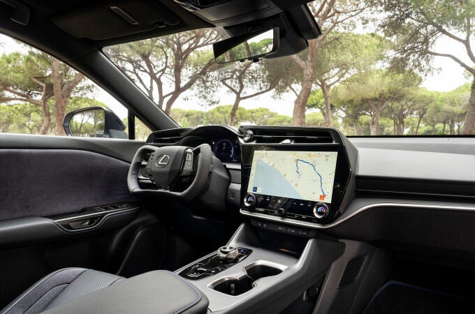 El coche eléctrico del futuro (y el volante)… ya ha llegado a Lexus