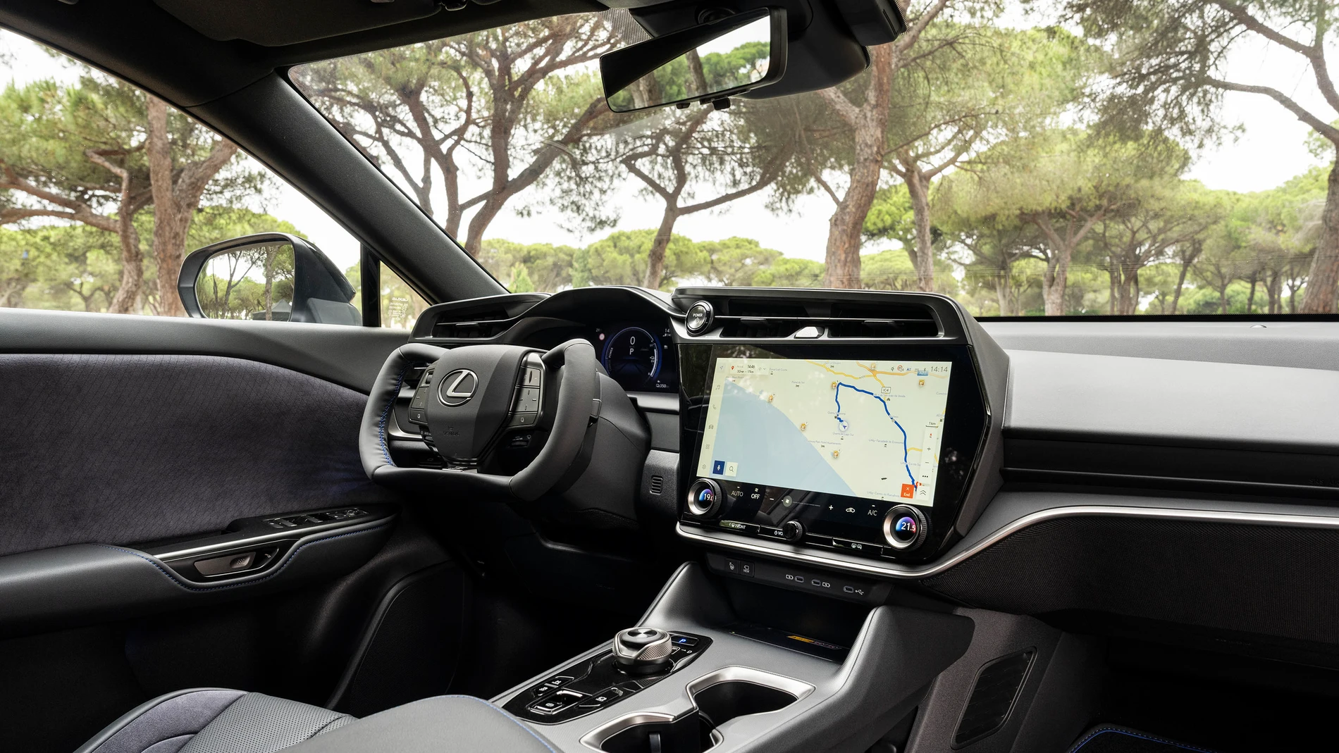 El coche eléctrico del futuro (y el volante)… ya ha llegado a Lexus