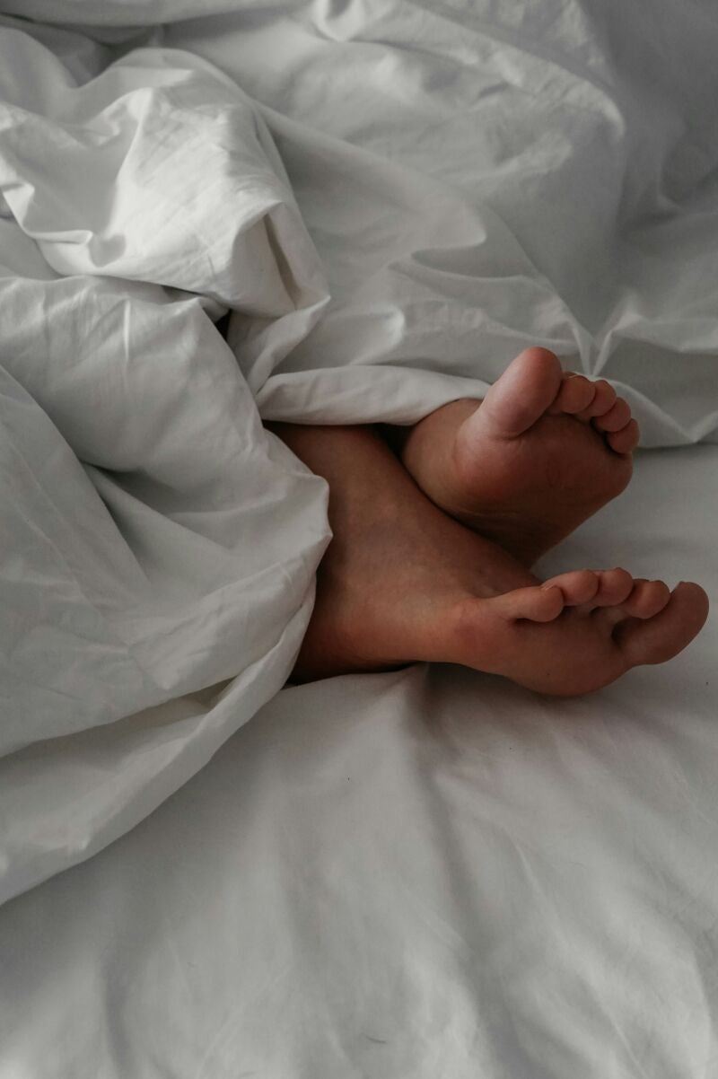Lo que revela de ti dormir con los pies tapados