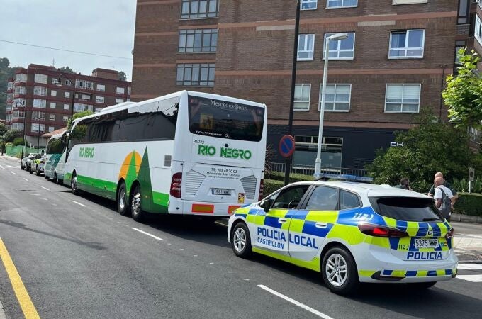 Castrillón (Asturias) alerta a la Fiscalía del Menor de riesgo de hacinamiento en una escuela de surf ilegal