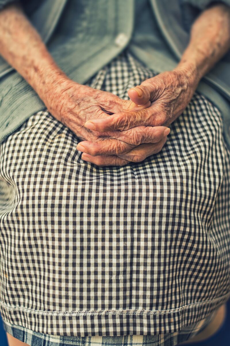 Adiós a la infección de orina: ¿Cada cuánto tiempo hay que cambiar el pañal a un anciano en verano?