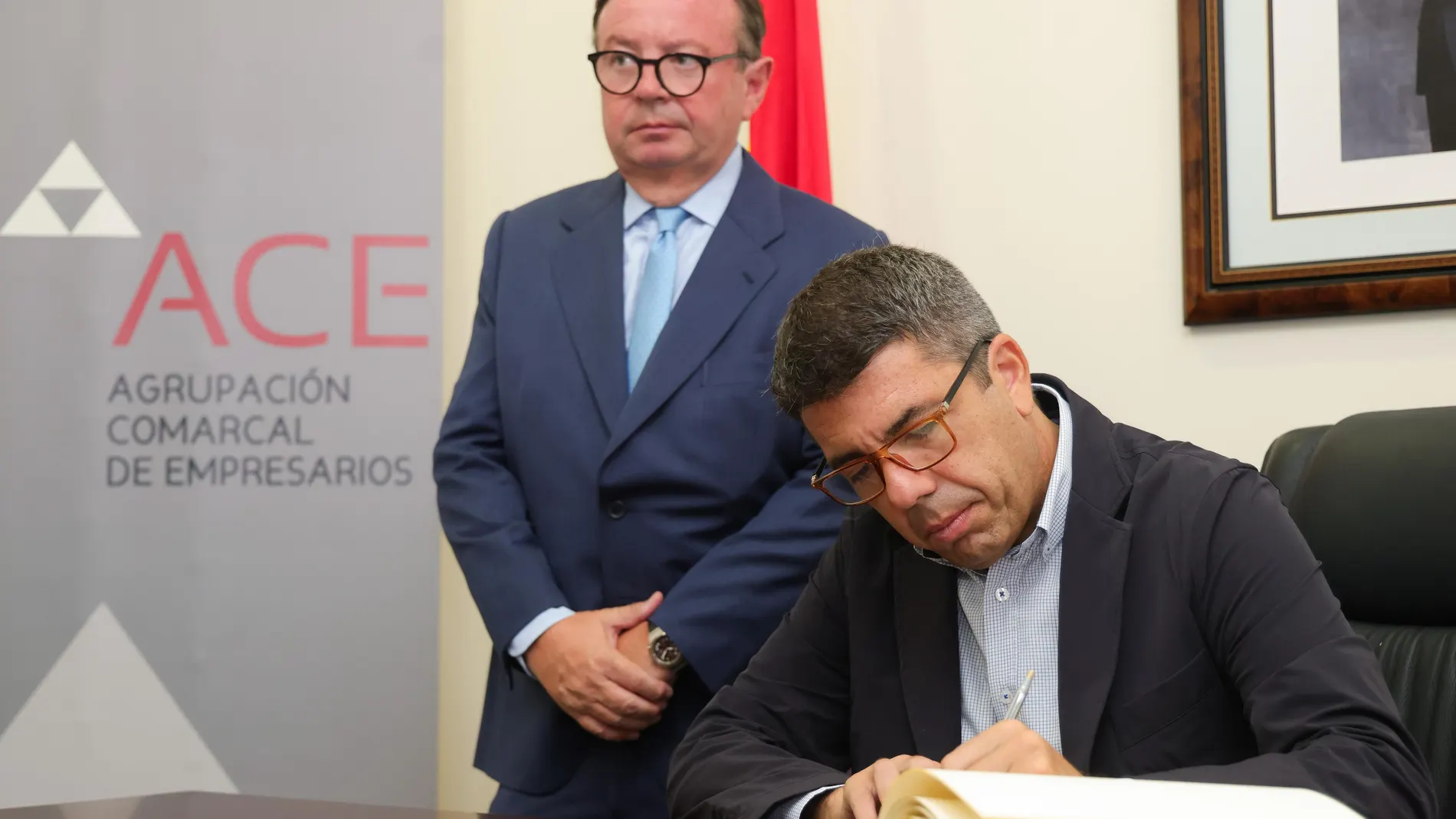 El presidente Carlos Mazón hoy en su visita a los empresarios de Alaquàs