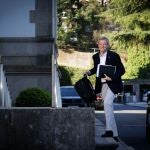 El titular del Gobierno gallego, Alfonso Rueda, antes de entrar al Consello de la Xunta.