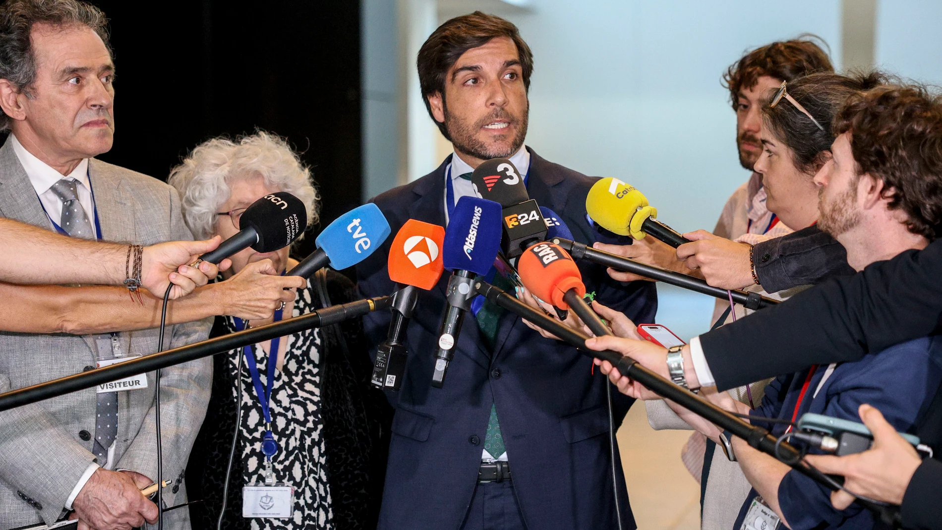 LUXEMBURGO, 15/07/2025.- El abogado Juan Chapapria, realiza declaraciones tras la primera vista sobre la ley de amnistía en el Tribunal de Justicia de la Unión Europea, este martes en Luxemburgo.-EFE/ Pablo Garrigós