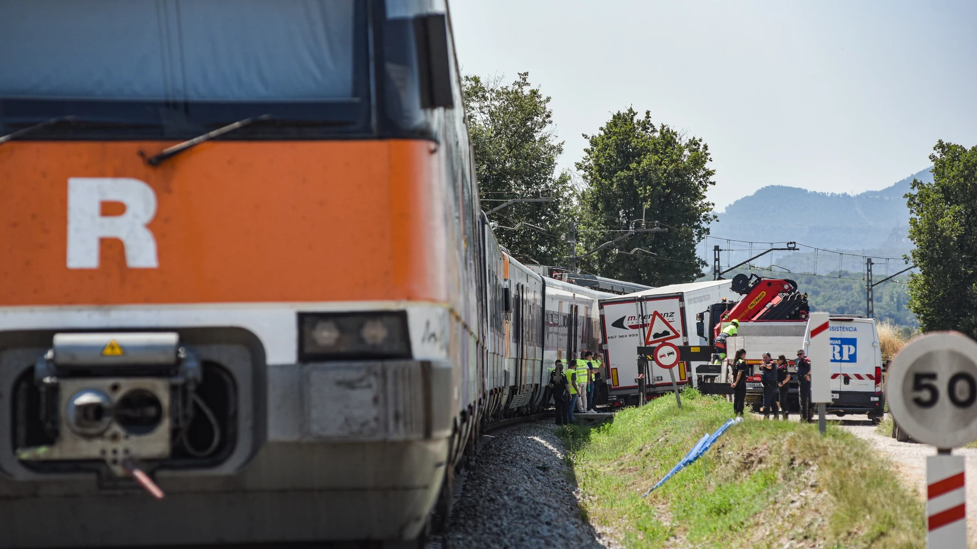 Tren de la R3 de Rodalies que ha descarrilado después de chocar con un camión ALBERTO PAREDES - EUROPA PRESS 15/07/2025