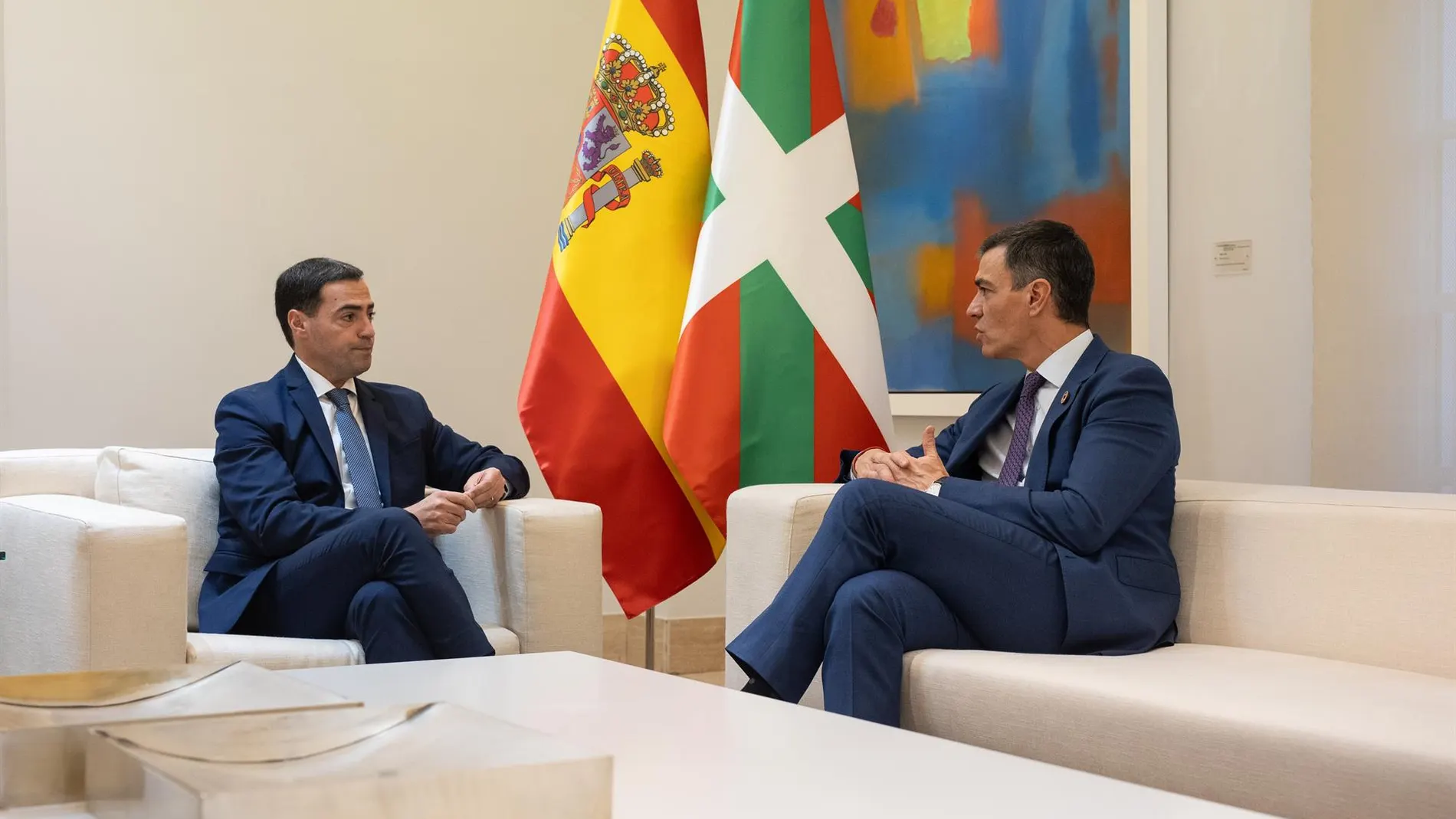 Sánchez y Pradales se reúnen hoy en Moncloa para abordar el traspaso del primer bloque de la Seguridad Social