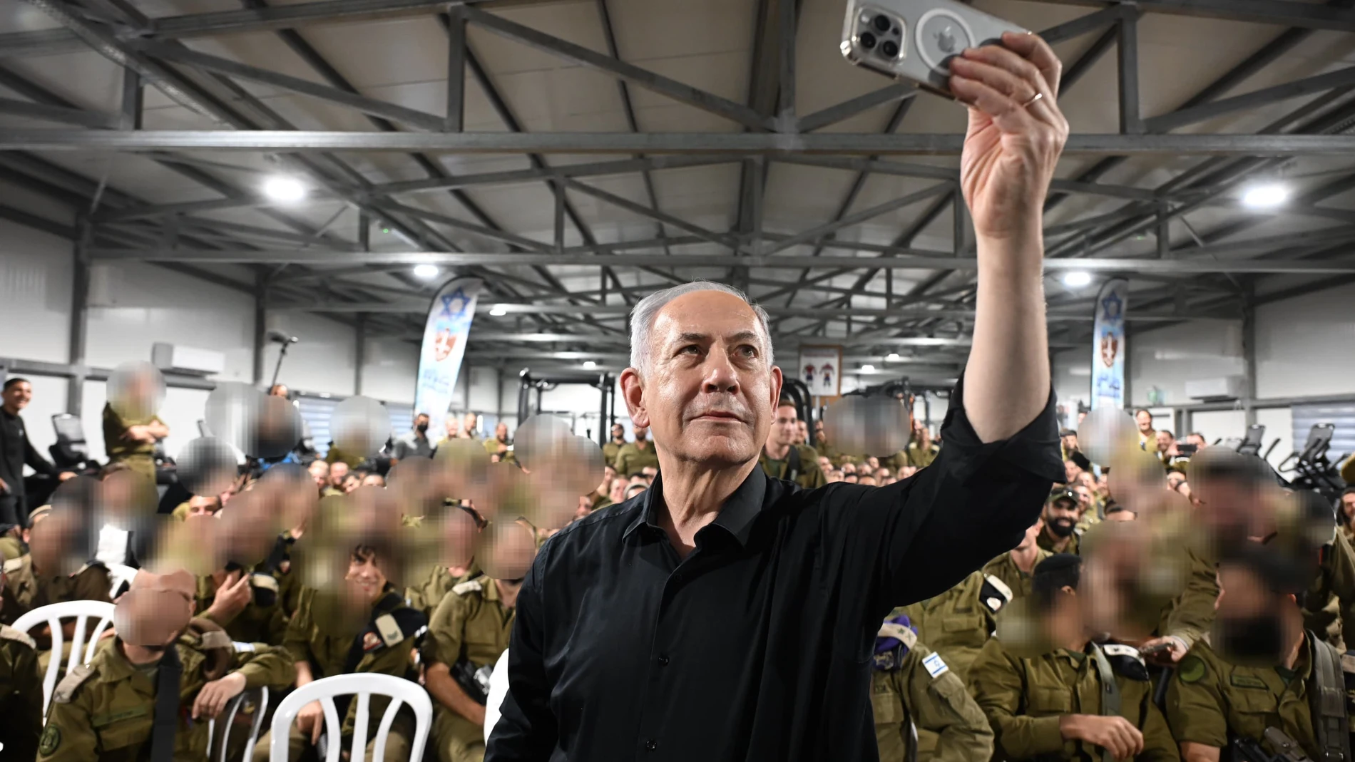 JERUSALÉN (ISRAEL), 15/07/2025.- El primer ministro israelí, Benjamín Netanyahu, visita un centro de entrenamiento militar en el Valle del Jordán, donde este martes advirtió de que Israel no permitirá que se establezca "un segundo Líbano" en Siria, tras ordenar al Ejército lanzar ataques contra el sur del país que se han registrado a lo largo del día, según medios árabes. EFE/ GPO SÓLO USO EDITORIAL / SÓLO DISPONIBLE PARA ILUSTRAR LA NOTICIA QUE ACOMPAÑA (CRÉDITO OBLIGATORIO)
