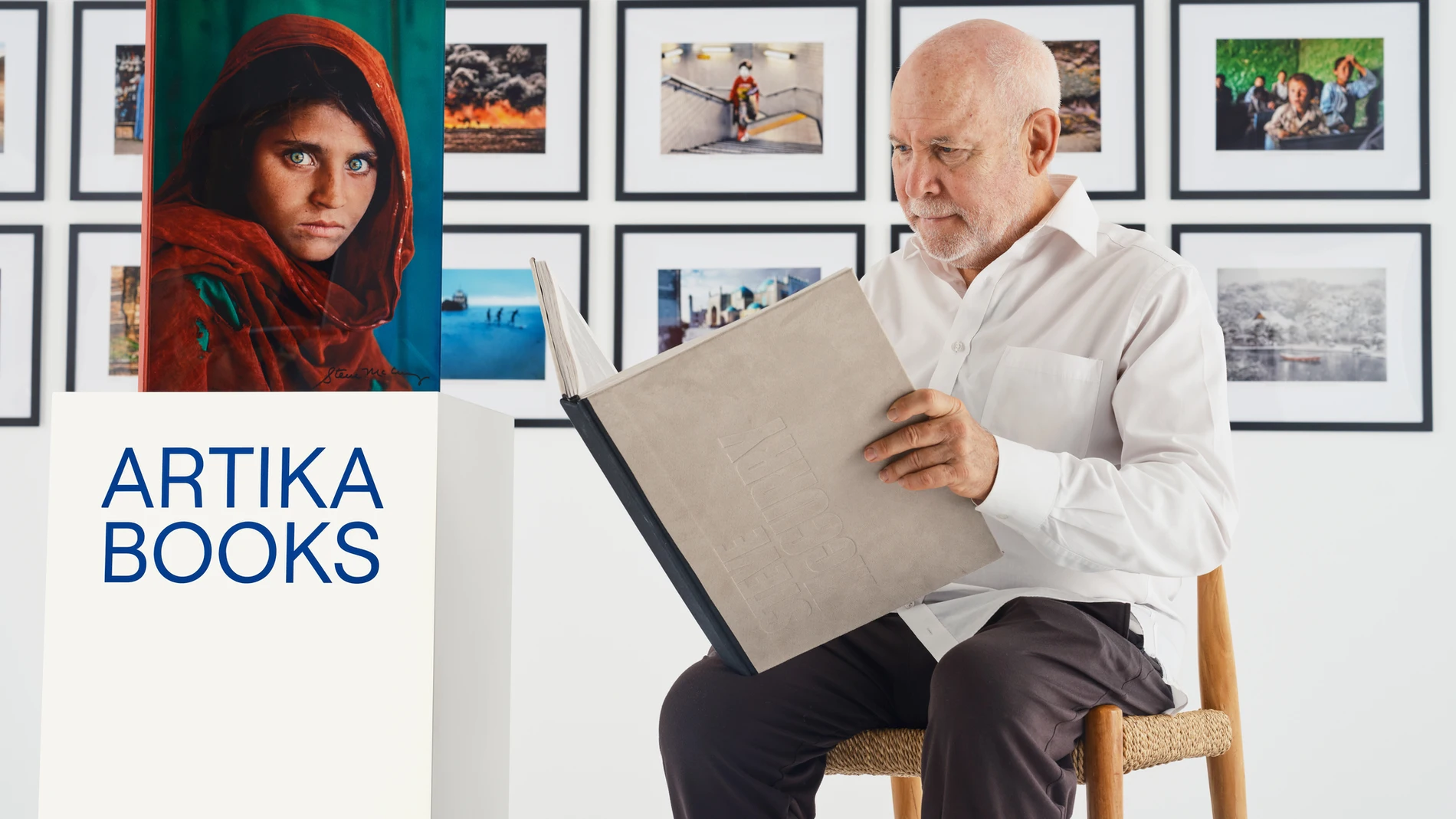 Steve McCurry con su obra Capturando el alma