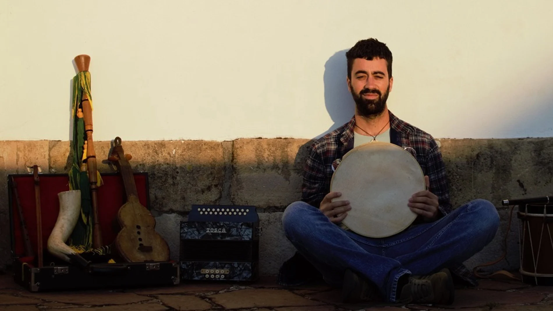 CANTABRIA.-El músico Mariu Torre llevará a Potes los sonidos de los instrumentos tradicionales