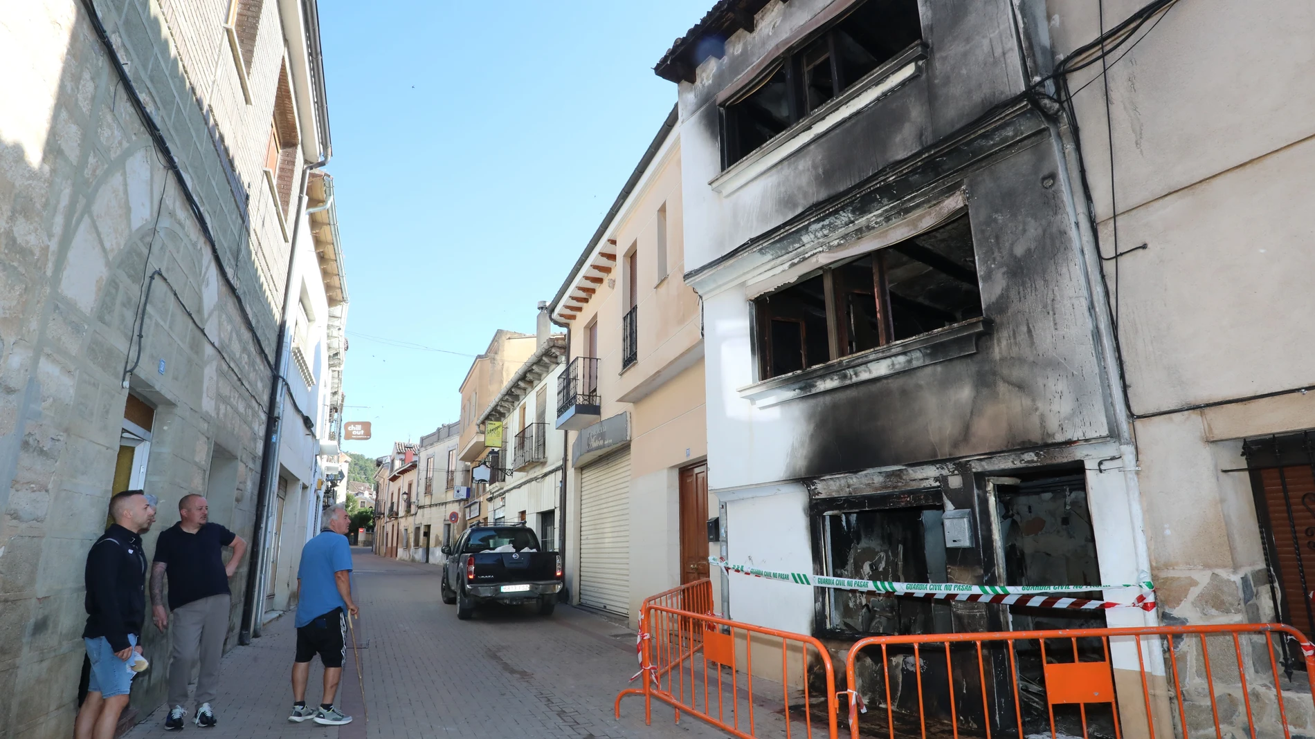 Un incendio en una vivienda de Dueñas (Palencia) obliga al desalojo de catorce personas
