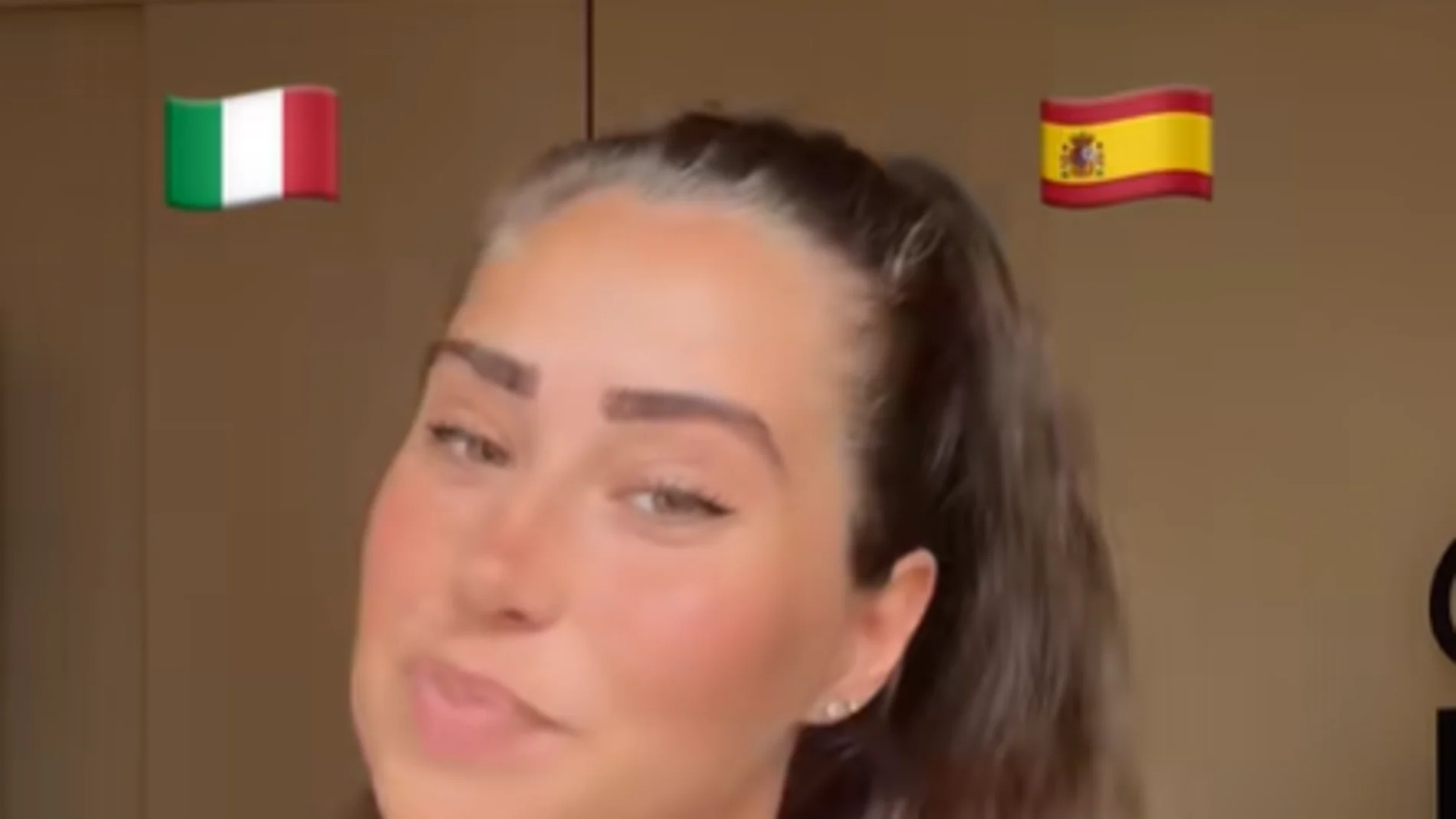 Simona durante su vídeo comparativo