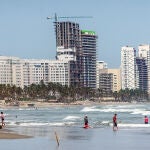 Hoteleros en sur de México, con esperanza, buscan reactivar el turismo tras huracanes