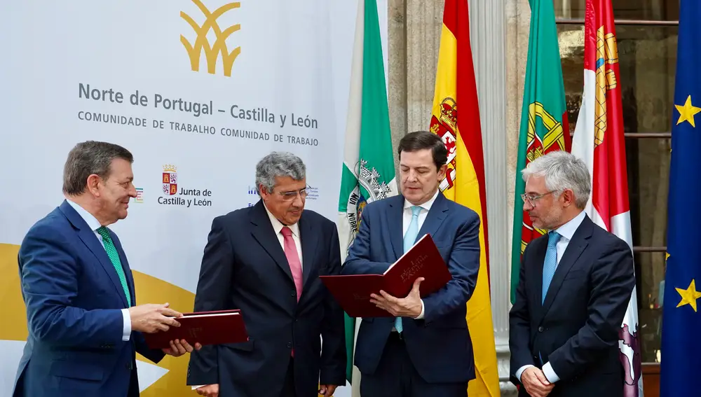 Fernández Mañueco junto a Luis Miguel González Gago y el presidente de la CCRD Norte, Antonio Cunha