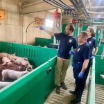 Rafael Sáez visita la granja experimental de Proinserga en Fuentepelayo