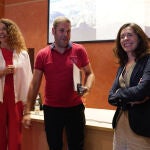 La gerente de la Fundación Las Médulas, Marián Revuelta (I), junto a la CEO de Spain Is Excellence, Ana Alonso (C), y el concejal de Infraestructuras, Medio Rural, Turismo, Patrimonio Histórico y Salubridad y Protección Animal del Ayuntamiento de Ponferrada, Iván Alonso,, durante el encuentro ‘Las Médulas, un destino de excelencia’