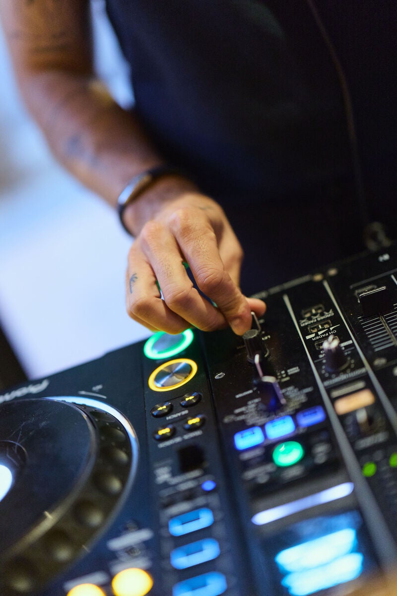 Sesiones de DJs en Pinzelada Lounge