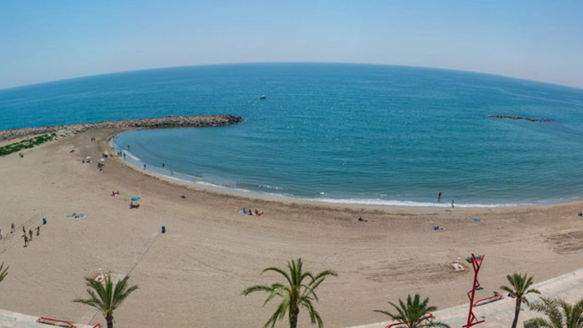 Cierran la playa del Fortí en Vinaròs (Castellón) por posible presencia de hidrocarburos
