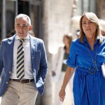 El conseller de Agricultura, Miguel Barrachina, y la vicepresidenta del Consell, Susana Camarero, tras el pleno del Gobierno valenciano