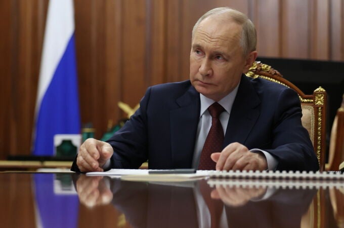 Russian President Putin meets Russian Academy of Sciences president in Moscow