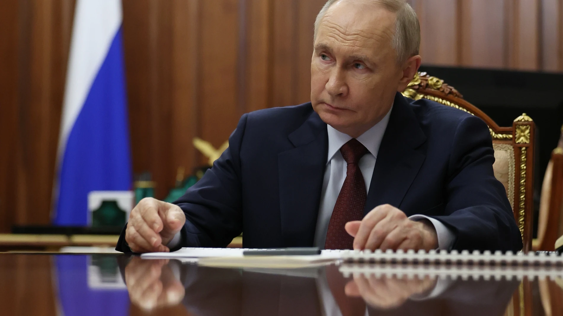 Moscow (Russian Federation), 15/07/2025.- Russian President Vladimir Putin meets with Russian Academy of Sciences (RAS) President Gennady Krasnikov (not pictured) at the Kremlin in Moscow, Russia, 15 July 2025. (Rusia, Moscú) EFE/EPA/MKHAIL METZEL / SPUTNIK / KREMLIN POOL KREMLIN POOL MANDATORY CREDIT