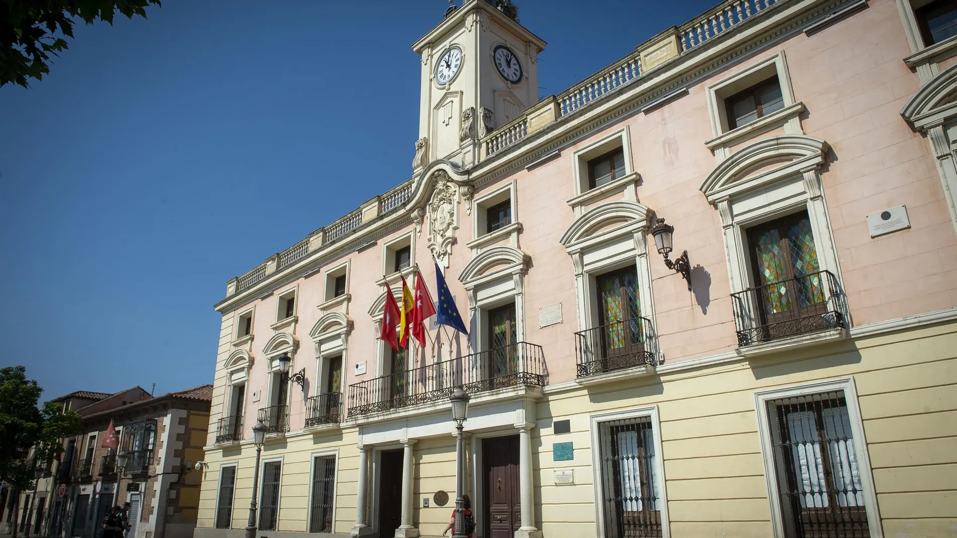 El Pleno solicita al Gobierno el cierre del CAED y reprueba al delegado con los votos de PP y Vox