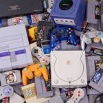 Game Boy, SNES, PlayStation… ¿por qué elegir una si puedes tenerlas todas en esta consola retro?