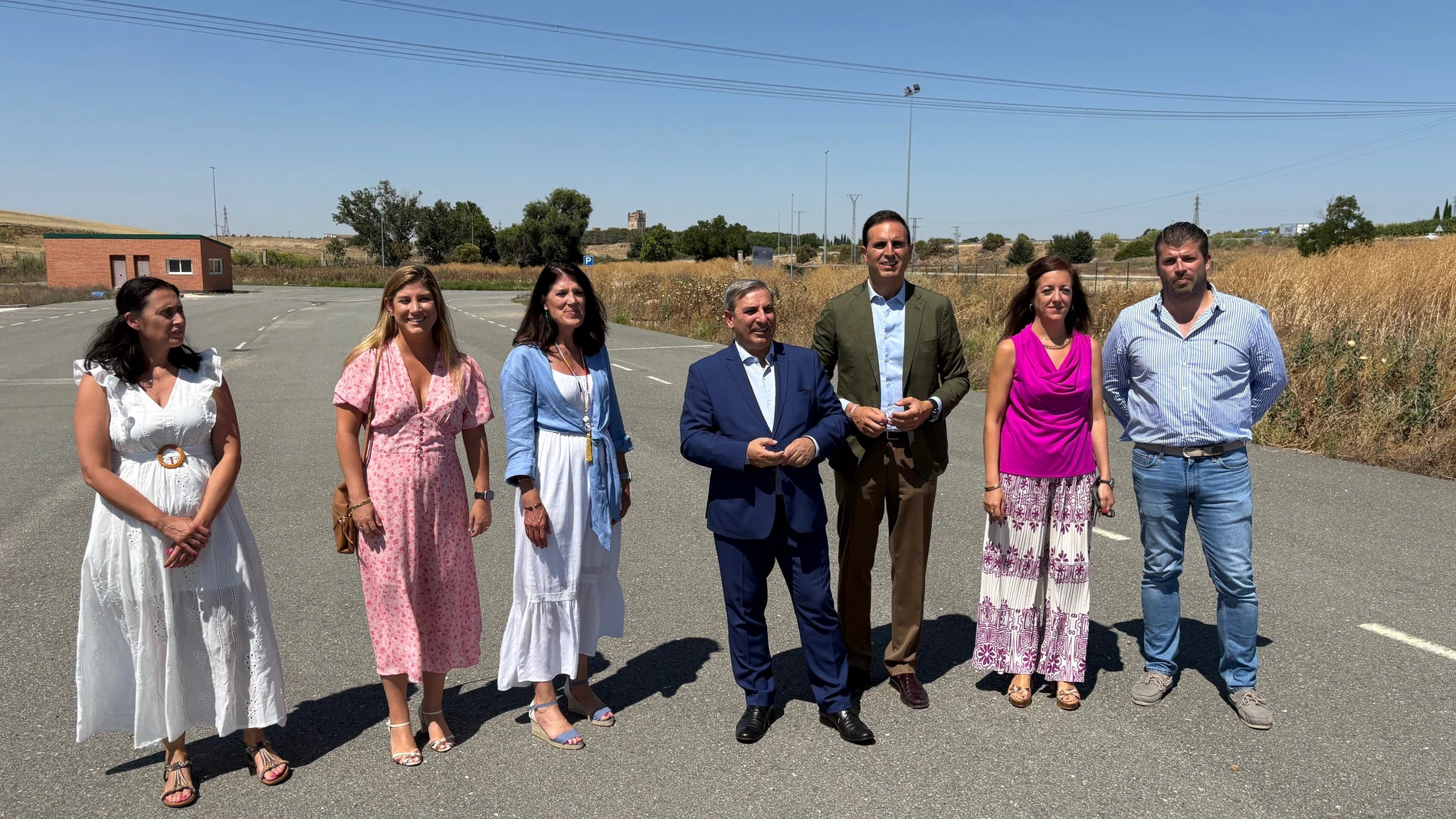 Sanz Merino durante su visita a Medina del Campo junto a Guzmán Gómez y Raquel Alonso, entre otros