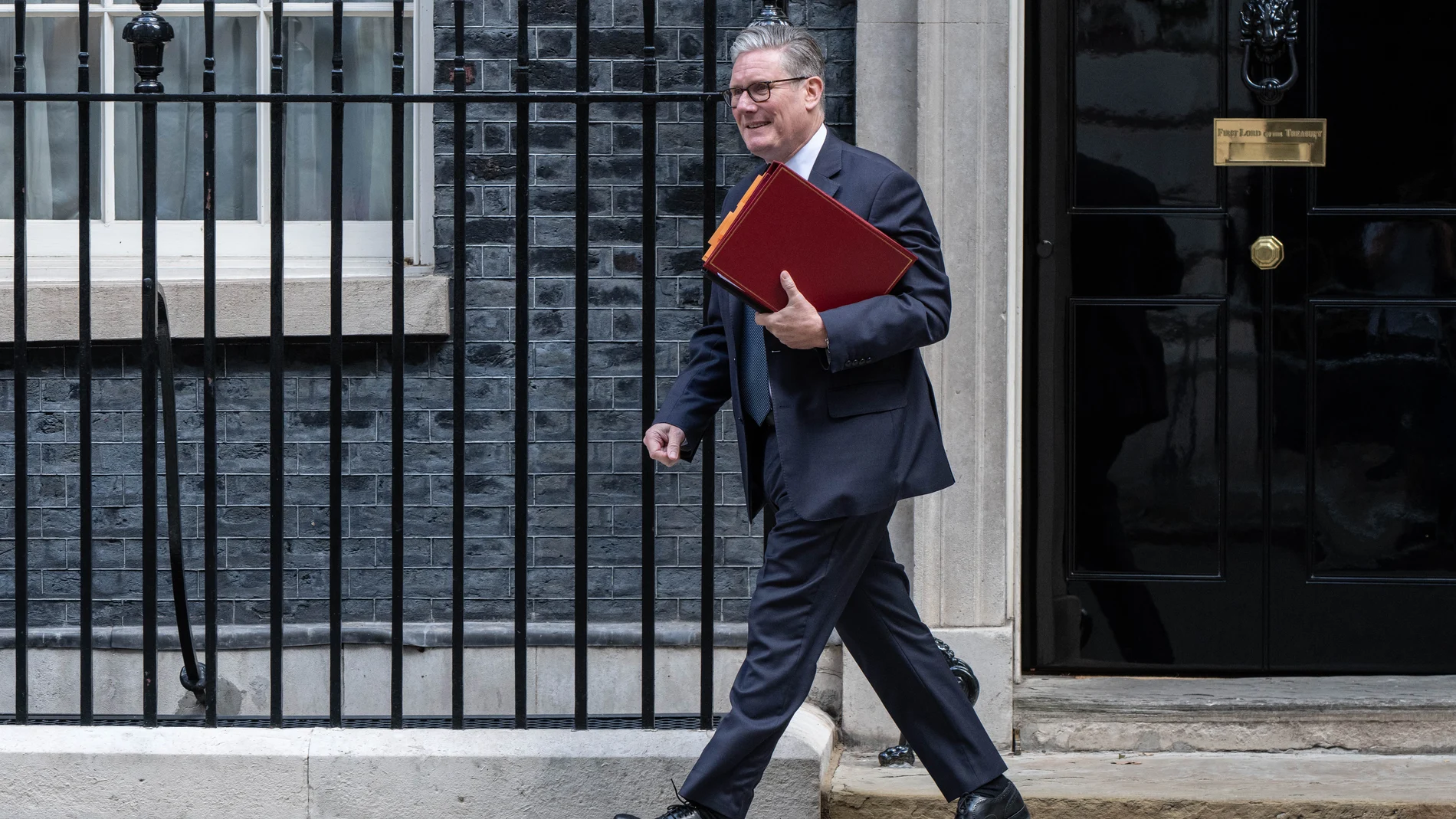 July 16, 2025, London, England, United Kingdom: UK Prime Minister Sir KEIR STARMER is seen departing 10 Downing Street in London to attend Prime Minister's Questions in the House of Commons. Europa Press/Contacto/Thomas Krych 16/07/2025 ONLY FOR USE IN SPAIN