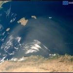 Una columna de polvo sahariano se desplaza hacia el norte por el Mediterráneo occidental